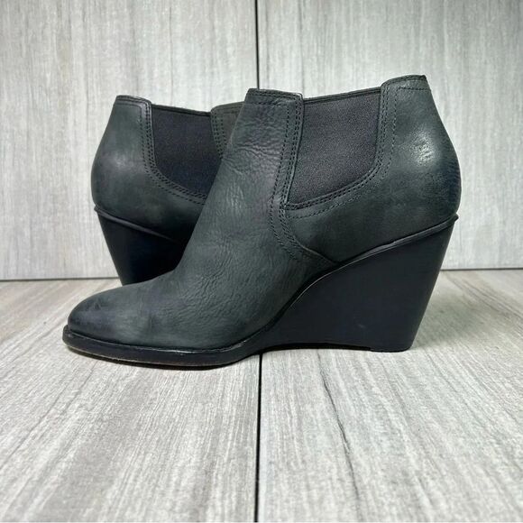 Cole Haan Boots Women 8.5 Balthasar Chelsea Black Leather Ankle Top Wedge D42310 - Picture 4 of 10